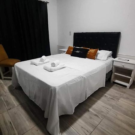 Bed and Breakfast Solano House Термас-де-Рио-Ондо Экстерьер фото